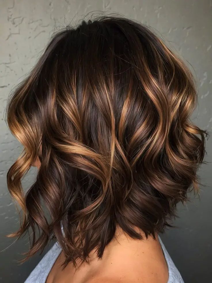 Rich Balayage, Curly Balayage Hair, Deep Brunette, Dark Brunette Balayage, New Hair Color Trends, Hair Color Mahogany, Mahogany Hair, Balayage Ideas, Chocolate And Caramel