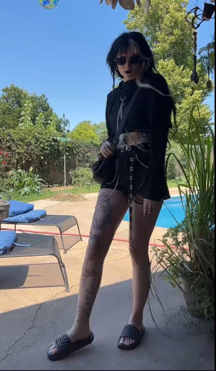 Cute goth outfit Goths In Summer, Goth Girl Outfits, Cute Goth Outfits, Girl Outfits Summer, Goth Outfit, Cute Goth, Alt Girl, Goth Girl, Girls Summer Outfits