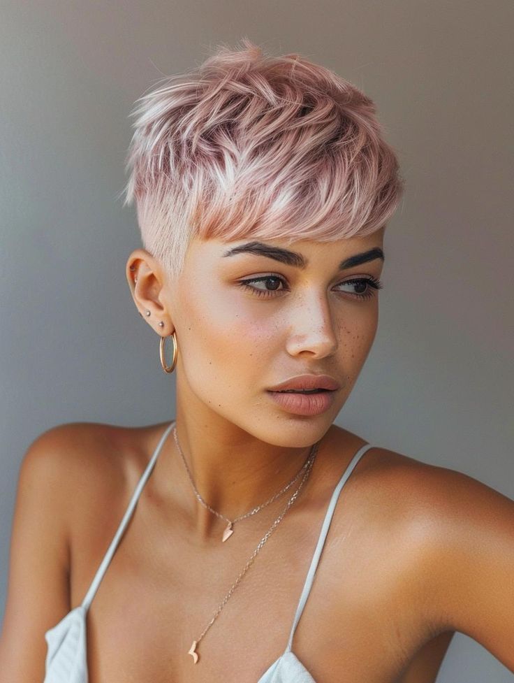 2024 Short Haircuts for Women - Ideas, Styles, Layers, and Highlights Short Hair Dye, Short Layered Bob, Hair Dye Ideas, Short Haircuts For Women, Women Ideas, Short Grey Hair, Pixie Hair, Edgy Short Hair, Greasy Hair Hairstyles