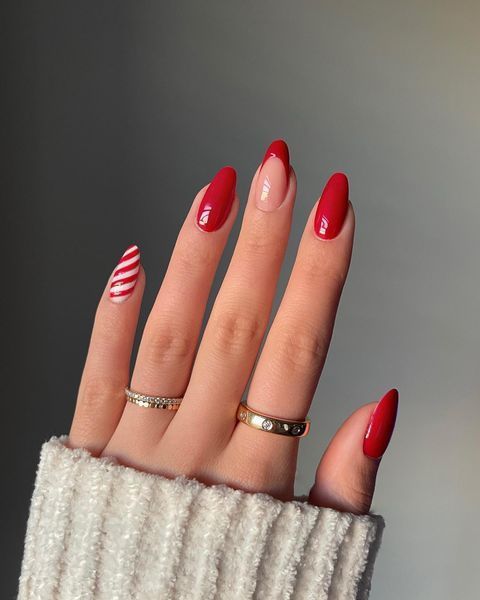 Kutek Disney, Unghie Sfumate, Candy Cane Nails, Red Christmas Nails, Christmas Nails Easy, Cute Christmas Nails, Christmas Gel Nails, Colorful Nails, Christmas Nails Acrylic