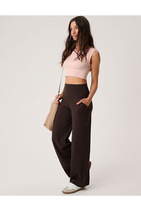 THE LOOK: Lightly brushed with a matte finish. Trouser./THE FEEL: Lightweight & buttery-soft. Just a hint of compression./THE MOVES: Low-to-medium intensity workouts. Busy WFH/errands days./Accessibility deets: wide leg opening and tagless label to m Look Wide Leg, Joggers Women, Activewear Trends, Boot Cut Leggings, Aerie Real, Offline By Aerie, Bra Dress, Business Outfits, Teen Fashion Outfits