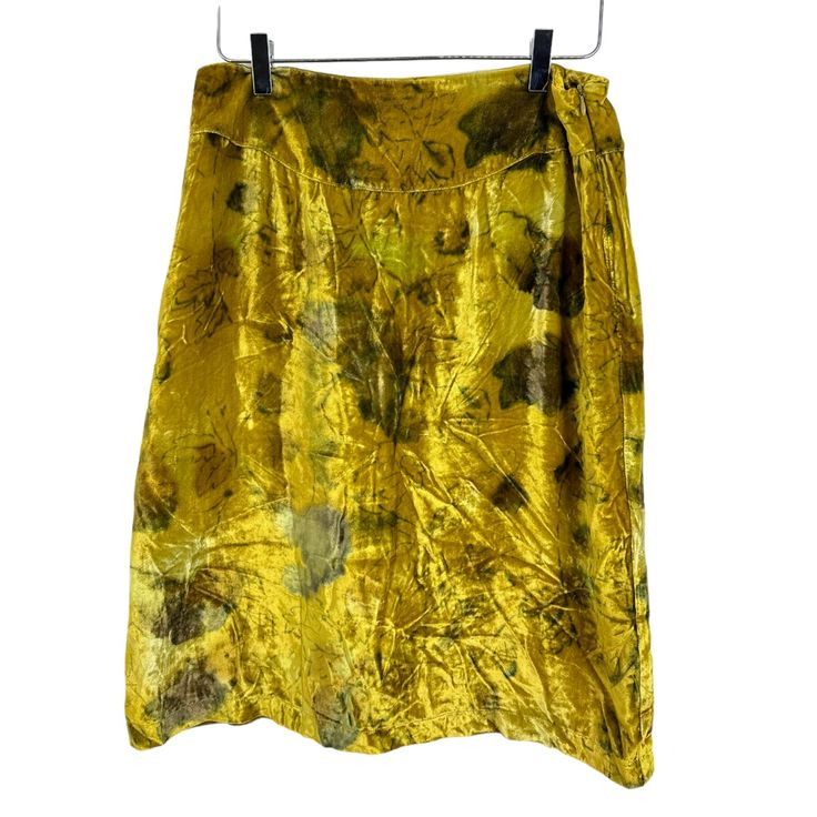 Beautifully Leaf Print Crushed Velvet Silk Blend Skirt -Rayon Silk Blend -Zip Closure -Lined -New With Tags -16" Across Waist -26" Long Burberry Skirt, Purple Wrap, Printed Velvet, Cream Skirt, Elastic Waist Jeans, Navy Blue Skirt, Stretchy Skirt, Printed Pleated Skirt, Taylor White