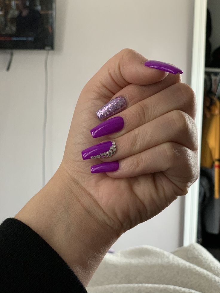 Color PMS 204 Acrylic Nails Coffin, Nails Coffin, Purple Nails, Coffin Nails, Acrylic Nails, Nails, Purple, Color