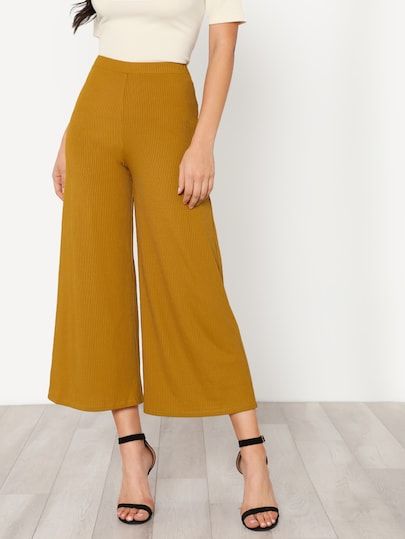 Pantalones con cintura elástica Deun Ivory, Outfit Boho, Fashion Pic, Random Fashion, Product Promotion, Plain Pants, Culotte Pants, Slim Fit Top, Blouse Pants