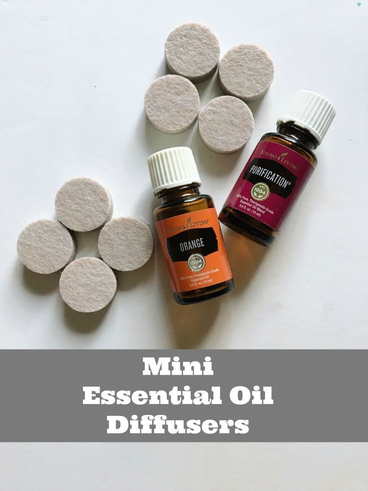 I have a fun and very inexpensive crafty idea to share with y’all- make your own mini essential oil diffuser! We all love great scents. right? We love for our car to smell good, for our closets and drawers to smell good, for our bathrooms to smell fresh! We also know that many scented products … Diy Essential Oil Diffuser, Diffuser Diy, Car Diffuser Essential Oils, Floral Essential Oils, Diy Essentials, Mini Diy, Essential Oils Gifts, Aromatherapy Gifts, Diy Essential Oils