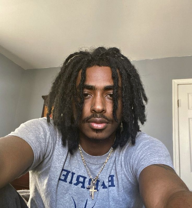 Loc Inspiration Men, Faux Locs Men Short, Faux Locs On Men, 4c Dreads Men, Medium Length Locs Men, Messy Locs Men, 4c Locs Men, Thick Dreads Men, Middle Part Dreads Men