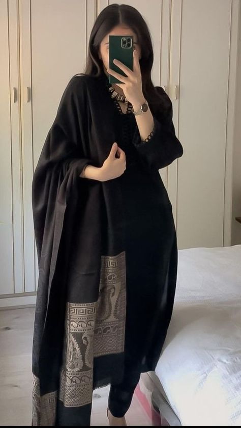 Pakistani Women Dresses, Trendy Outfits Indian, Stile Hijab, Pakistani Fashion Casual, Casual Indian Fashion, Desi Fashion Casual, Salwar Kamiz, Simple Pakistani Dresses, Designer Dresses Casual