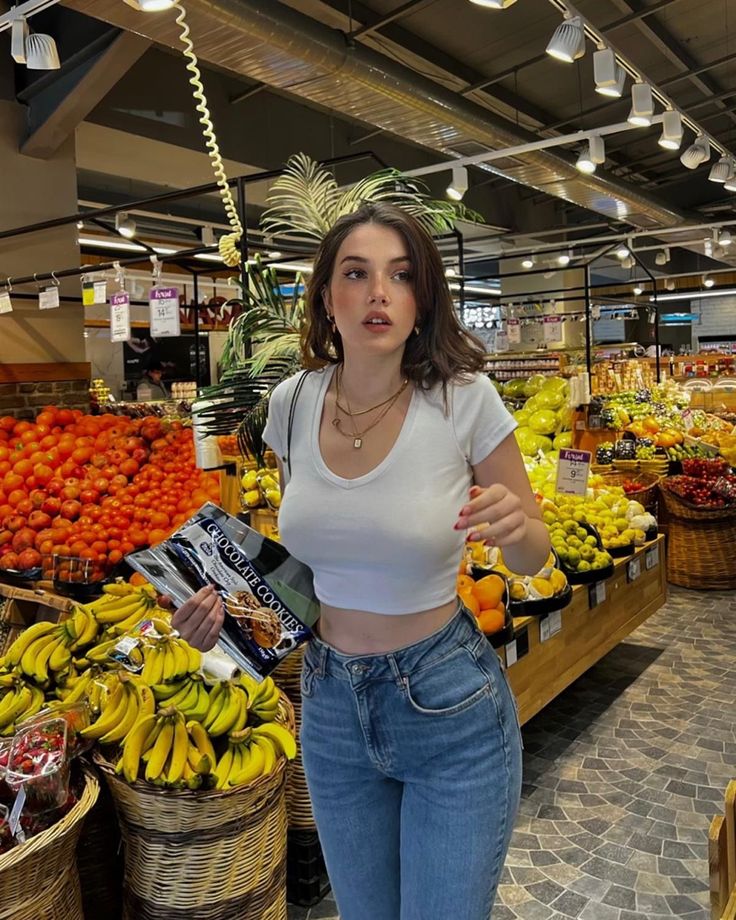 Ashamed Of Myself, Foto Poses, Curvy Women Jeans, Short Sleeve Cropped Top, Looks Style, Casual Style Outfits, Aesthetic Outfits, Classy Outfits, Aesthetic Clothes