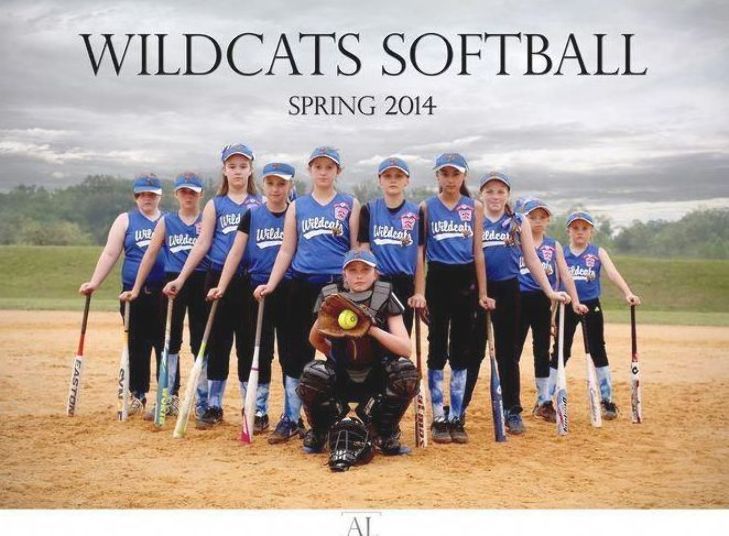 the wildcats softball team is posing for a photo