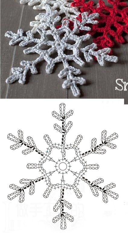 crocheted snowflakes are shown in two different colors and the same pattern