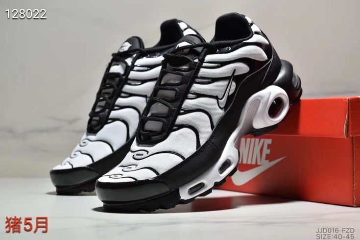 Nike Vapormax Plus, Step Machine, Nike Tn, Jordan Shoes Retro, Nike Vapormax, Tenis Nike, Nike Air Shoes, Sport Shoes Women, Nike Shox