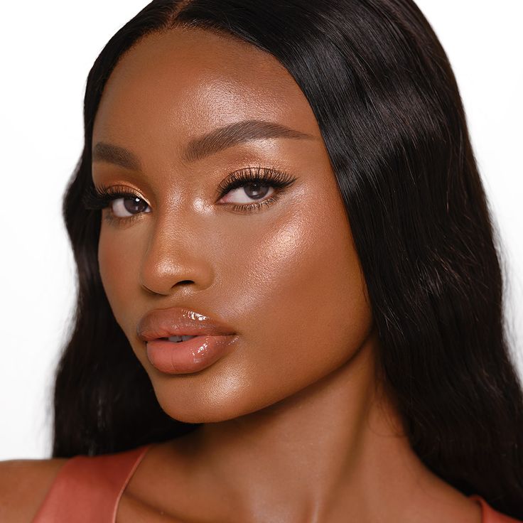 True rose gold powder highlighter for glowing, lifted, younger looking skin! Brow Hacks, Gold Glow, Lip Tips, Hollywood Lights, Liquid Highlighter, Deep Skin, Dark Makeup, Powder Highlighter, Dark Skin Makeup