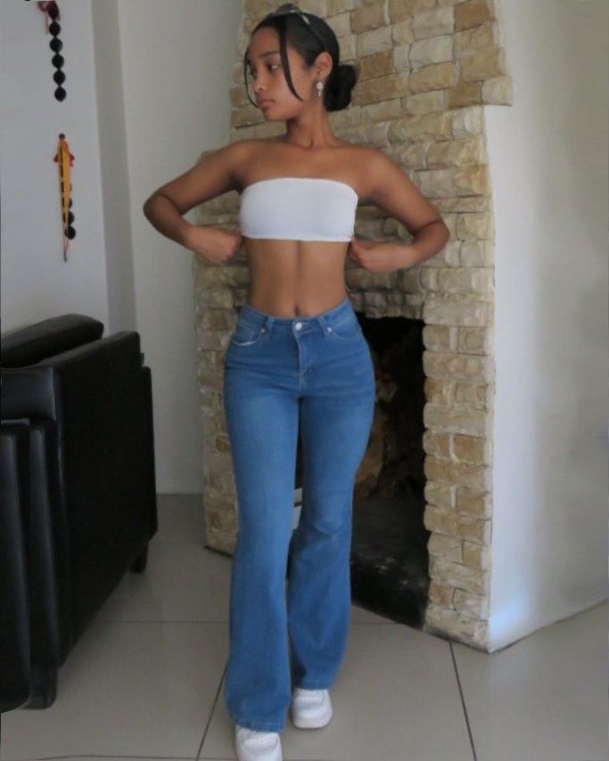 Flare jeans, y2k aesthetic, high rise flare jeans Flare Jeans With Tank Top, Flare Long Sleeve Top Outfit, High Waisted Blue Jeans Outfit, Tube Top Fits Aesthetic, High Rise Flair Jeans Outfit, Midrise Jean Outfit Y2k, Flare Jeans With Air Forces, Low Waisted Leggings Outfit, High Rise Flared Jeans