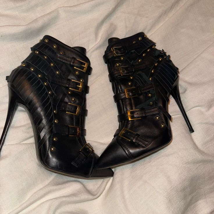 Size 39.5 Black Leather Booties With Gold Hardware Zanotti Shoes, Giuseppe Zanotti Shoes, Leather Booties, Shoes Black, Giuseppe Zanotti, Gold Hardware, Bootie Boots, Ankle Boots, Black Leather