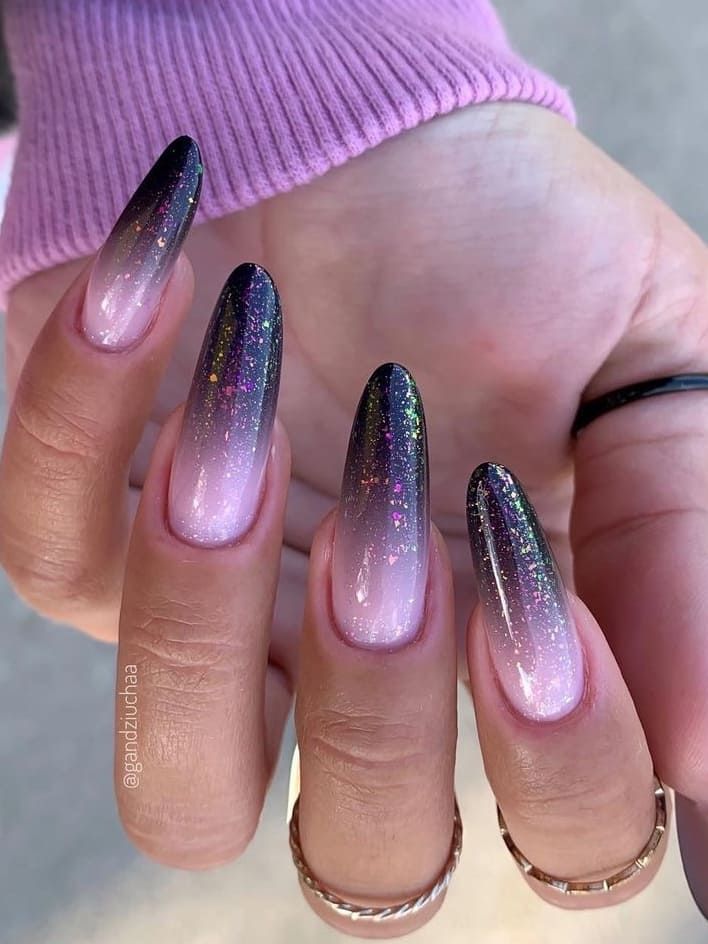 Black and purple gradient nails with glitter Ombre Nail Colors, Orange Ombre Nails, Black Ombre Nails, Red Ombre Nails, Purple Ombre Nails, Unghie Sfumate, Ombre Manicure, Witchy Nails, Nail Stencils