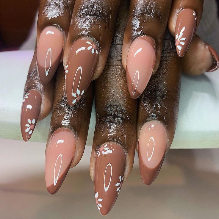 October Nails Inspiration, Calm Nail Designs, November Nails French, Neutral Nails Fall 2024, Nude Acrylic Nails Almond, Brown Gel Nails Designs, Brown Almond Nails Design, Brown Pink Nails, Medium Almond Nails Designs