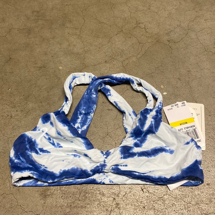 Lucky Brand Swimsuit Bikini Top Tie Dye T-Back Medium Size M Blue T-back Halter Top For Poolside, Casual Swimwear With Built-in Bra, Blue Swimwear With Built-in Bra For Summer, Blue T-back Summer Swimwear, Summer T-back Tops For The Beach, Casual Tankini With Triangle Top For Sunbathing, Casual Triangle Top Tankini For Sunbathing, Casual Swimwear With Built-in Bra For Beach Party, Casual Tankini With Built-in Bra For Beach