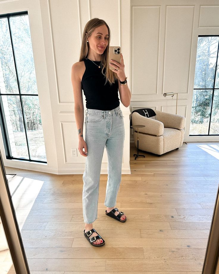 Spring Outfit Capsule, Jeans Outfit Night Out, Jeans Outfit Dressy, Black Tank Tops Outfit, Birks Outfit, Outfit Capsule, Fall Clothing Essentials, Jeans Outfit For Work, Arizona Big Buckle