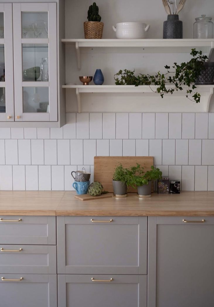 the kitchen counter is clean and ready for us to use