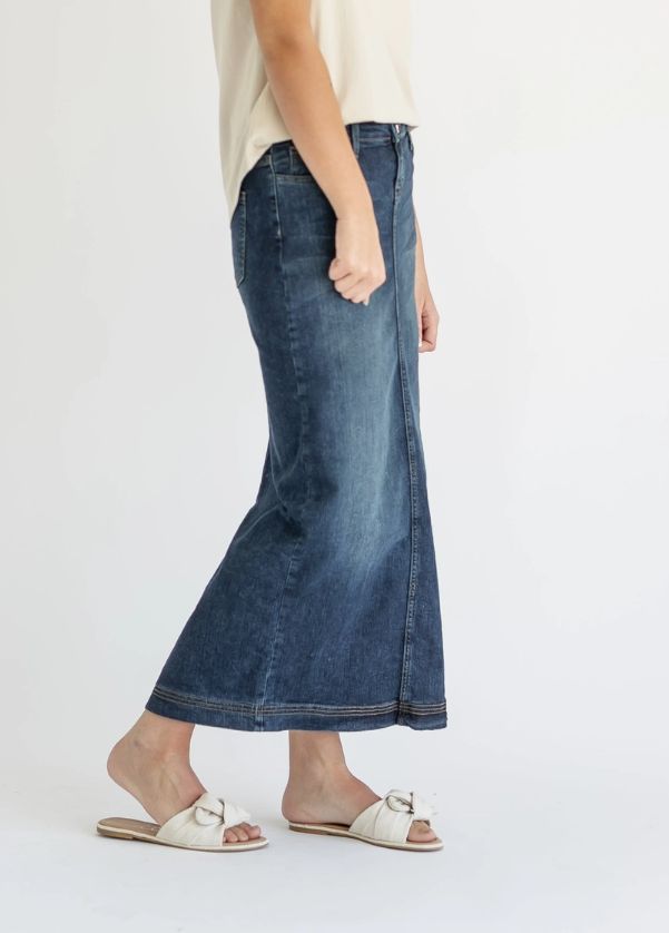 Who doesn't love pretty contrasting stitching!? The Bria Long Denim Maxi Skirt is an Inherit design you're going to love. It has a vintage wash with contrasting stitching along the waist, pockets and a triple stitched bottom hem. The straight fit is so flattering + versatile going from desk-to-dinner while remaining comfortable and covered with it's maxi length! It is made from a cotton blend with stretch that accommodates for different body types and includes plus sizes! No details were missed Fall Candle Decor, Athletic Skirts, Contrasting Stitching, Kids Beanies, Denim Maxi, Vests Mens, Denim Maxi Skirt, Button Design, Long Sleeve Hoodie