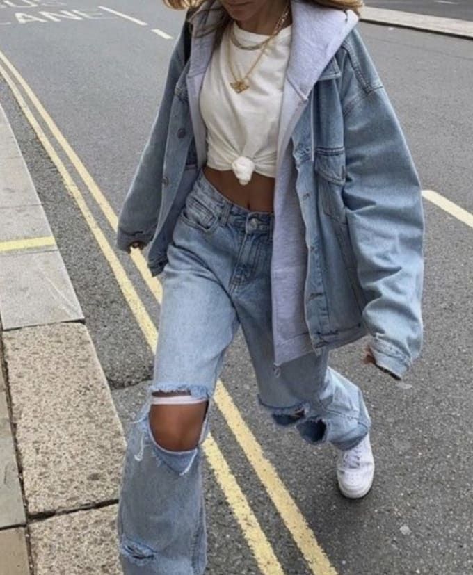 Oversized Jean Jacket Outfit, Blue Denim Jacket Outfit, Blue Jean Jacket Outfits, Oversized Jacket Outfit, Light Blue Jean Jacket, Denim Photoshoot, Jacket Outfit Women, Jean Jacket Outfits, Outfits 90s