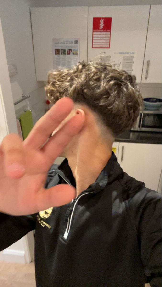 Fit Lads Curly Hair, Fit Brunette Fluffy Hair Boy, Fluffy Hair With Fade, Fit Lads Fluffy Hair, Fluffy Hair Fade, Bush Haircut, Highlights For Boys, Blonde Fluffy Hair Boy, Cute White Boys With Curly Hair