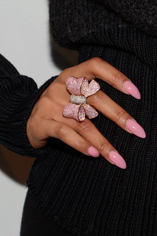 Nicki Minaj Nails, Celebrity Nails, Nail Art At Home, Pointed Nails, Super Nails, Bow Ring, Pink Bling, Bow Jewelry, Rhinestone Bow