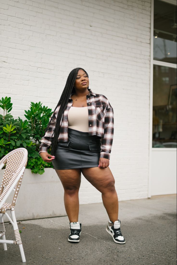 Homecoming Tailgate Outfit, Sneakers, Leather Skirt, Flannel Flannel With Skirt, Homecoming Tailgate Outfit, Leather Skirts Outfit, Homecoming Fits, Hbcu Outfits, Hoco Outfits, Sneakers Outfit Spring, Hbcu Fashion, Hbcu Homecoming