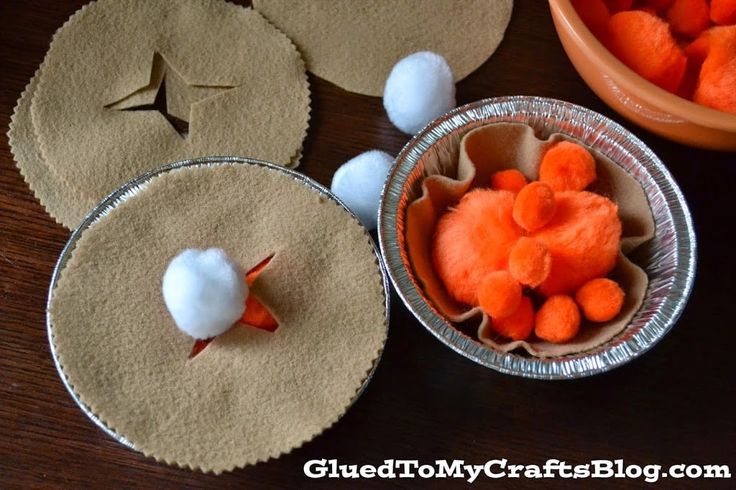 Pumpkin Pie - DIY Felt Pretend Play Set Felt Pretend Play, Pumpkin Activities, Dramatic Play Preschool, Thanksgiving Preschool, Felt Pumpkins, Fun Halloween Crafts, Dramatic Play Centers, Fall Preschool, Thanksgiving Theme