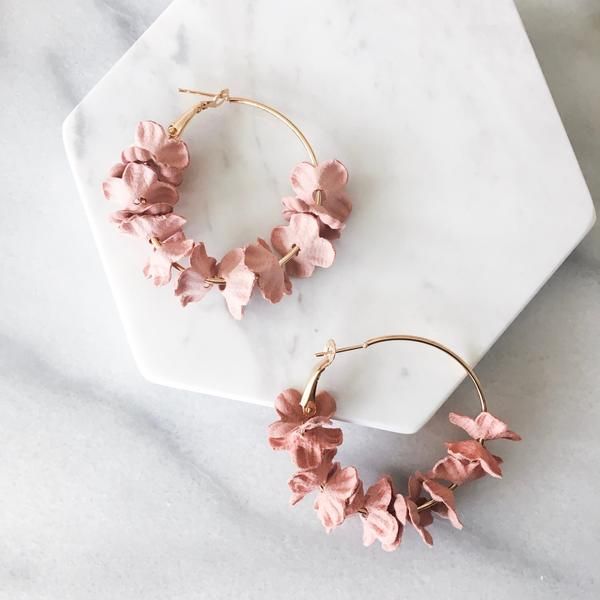 Our Anielle Flower Hoops Earrings have romantic flower petals hung on a dainty hoop. Adorn your outfit any time of the year with a splash of spring vibes with these earrings.  They will look perfect with your every day tee and jeans as well as a lovely, flowy dress. Diameter about 1.5 in Tas Lv, Hammered Hoop Earrings, Elegant Fabric, Women Earrings, Romantic Flowers, Hoops Earrings, Spring Vibes, Fabric Flower, Handcrafted Earrings