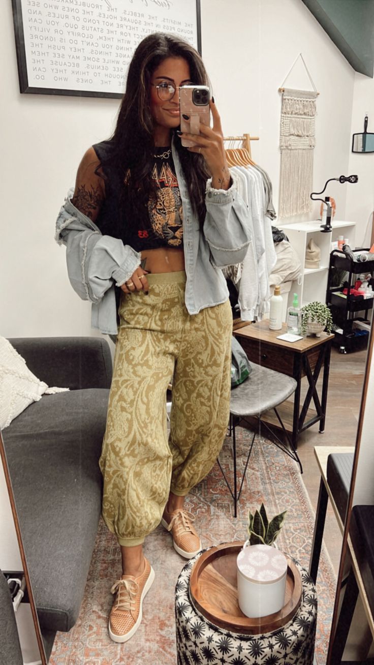 fun textured pants paired with a graphic tee and denim shacket is such a vibe boho edgy and hippy all in one Boho Bartender Outfit, Fun Boho Outfits, Western Grunge Outfits Summer, Desert Grunge Outfit, Grungy Boho Outfits, Boho Skater Style, Modern Boho Outfits, Boho Comfy Outfit, Boho Layering Outfits