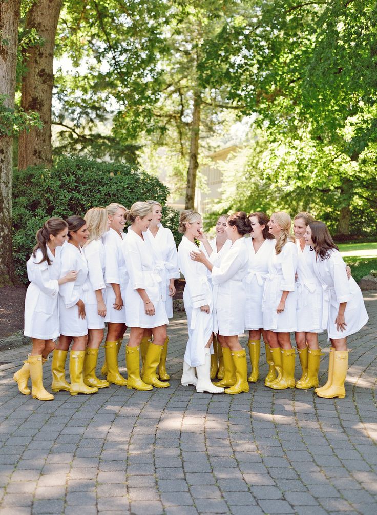 This Wedding Will Serve as a Classic Bride's Ultimate Guide | Brides.com Wedding Wellies, Rubber Boots Fashion, Ladies Wellies, Boots Wedding, Rain Wedding, Womens Rubber Boots, Rainwear Girl, Wellies Rain Boots, Victoria Beckham Outfits