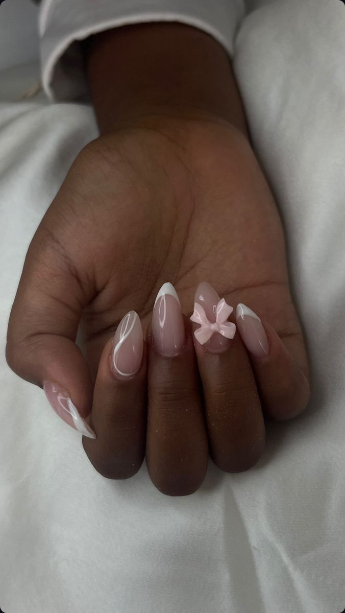 Acrylic Nails Almond Christmas, White Christmas Almond Nails, Coquette Almond Nails, Pink Winter Nails Short, Almond Nails Designs Winter, Nails Almond Design, Almond Nails Christmas, Light Pink Almond Nails, Christmas Almond Nails