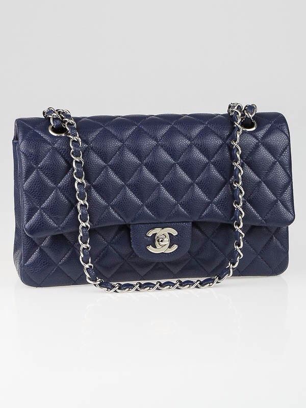 Navy Blue Handbag, Navy Blue Purse, Navy Blue Handbags, Navy Blue Bag, Blue Handbag, Navy Chanel, Chic Outfit Ideas, Chanel Flap Bag, Classic Flap Bag