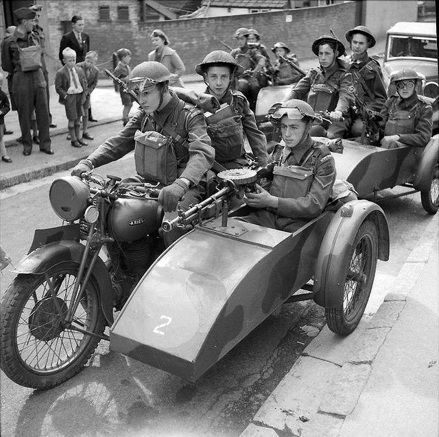 Home Guard soldiers on motorcycle sidecar combinations fitted with Lewis guns during an exercise near Exeter, 10 August 1941. Reading Uk, Military Motorcycle, Home Guard, Olympic Torch, Motorcycle Sidecar, Military Looks, British Armed Forces, British Home, On Motorcycle