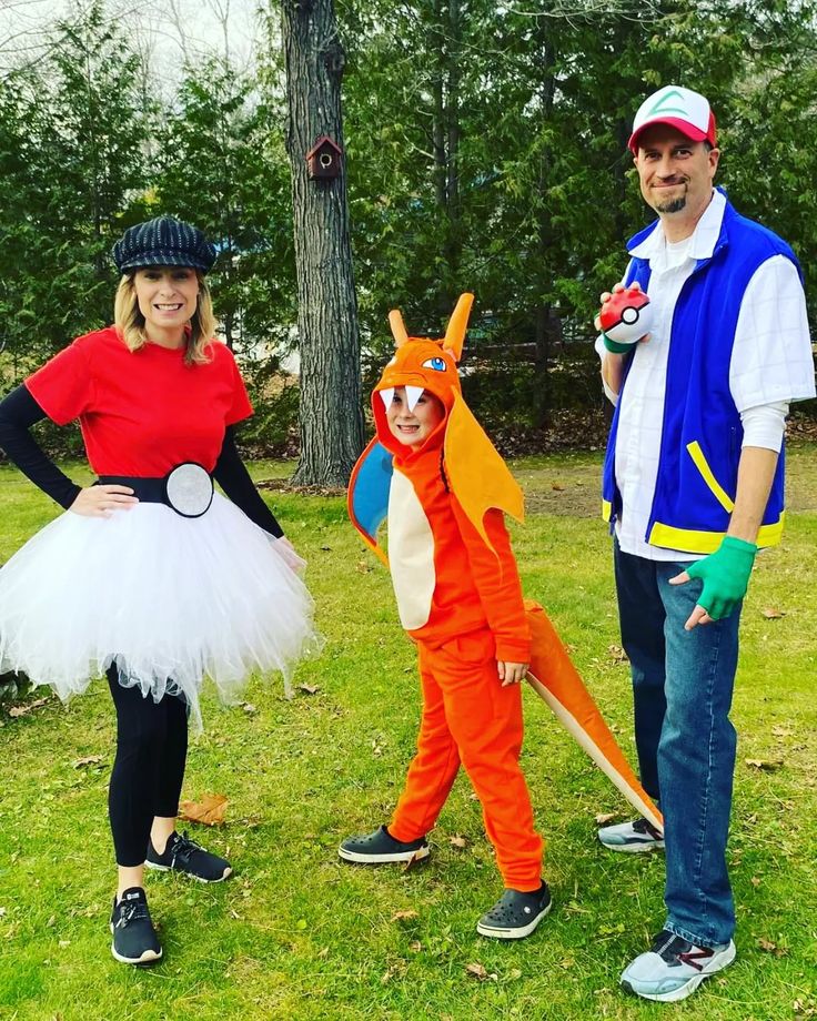 Pokemon themed family Halloween costume. Pokemon Group Costume, Family Pokemon Costumes, Pokemon Diy Costume, Diy Pokemon Costume, Pokeball Costume, Charmander Costume, Pokemon Costumes Diy, Pokemon Family, Stroller Costume