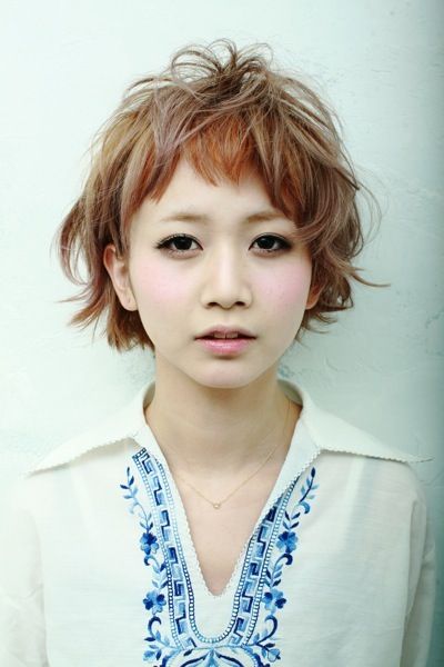 I love the red color peeking out of the front of this haircut Cute Haircuts, 2015 Hairstyles, Japanese Hairstyle, Layered Bob, Spring Hairstyles, Asian Hair, Short Hair Styles Pixie, Great Hair, Short Hairstyles For Women