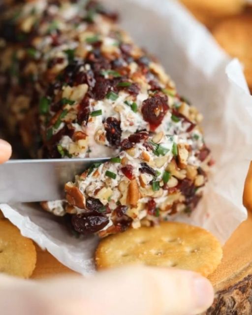 Daily Recipes on Instagram: "CRANBERRY PECAN CHEESE LOG | Serves 6 by @dontgobaconmyheart_

INGREDIENTS

250g / 9oz full fat Cream Cheese
150g / 5.3oz Dried Cranberries, roughly diced
125g / 4.4oz Pecans, roughly diced
100g / 3.5oz Mature/Sharp Cheddar Cheese, grated
1/4 cup / 4 tbsp finely diced Chives

METHOD

1️⃣In a small mixing bowl combine diced pecans, cranberries and chives.
2️⃣In a large mixing bowl add cream cheese & cheddar, then use a spatula to combine with HALF of the pecan mix (save the rest to coat the outside).
3️⃣Add the mix to a large sheet of cling film and mould into a log shape, using the cling film to tightly contain it (see video for guidance). Pop in the fridge until ready to serve. I recommend at least an hour anyway, just to firm up the cheese. If your mix is fai Christmas Snacks And Appetizers, Best Easy Christmas Appetizers, Appetizers Trays Ideas, Savory Bites Appetizers, Appiterzers Easy Recipes Christmas, New Years Entrees, Good Easy Appetizers, German Snacks Appetizers, Party Food Platters Appetizers