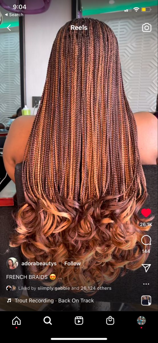 French Braid Curled Hairstyles, Box Braid With French Curls, Thati Deby Braids, French Curls Braids Two Colors, Hair Color Ideas For Black Women Braids, Knotless Box Braids Hairstyles Ideas Color, Three Color Braids, Knotless Box Braids With French Curls, Strawberry Blonde French Curl Braids