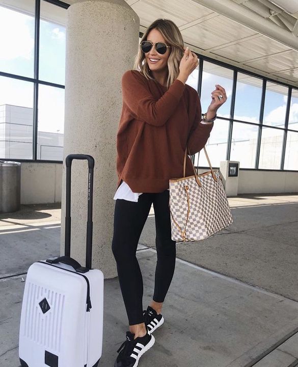 Comfy Airport Outfit, Travel Fashion Airport, Airport Travel Outfits, Comfy Travel Outfit, Airplane Outfits, Fashion Travel Outfit, Travel Outfit Plane, Look Legging, Comfy Travel