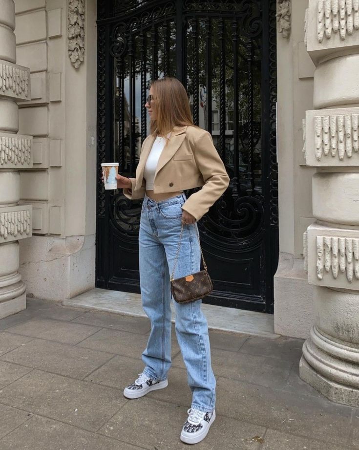 Crop Blazer Outfit, Cropped Blazer Outfit, Blazer Outfits Casual, Diy Vetement, Crop Blazer, Elegante Casual, Cropped Blazer, Looks Chic, Blazer Outfits