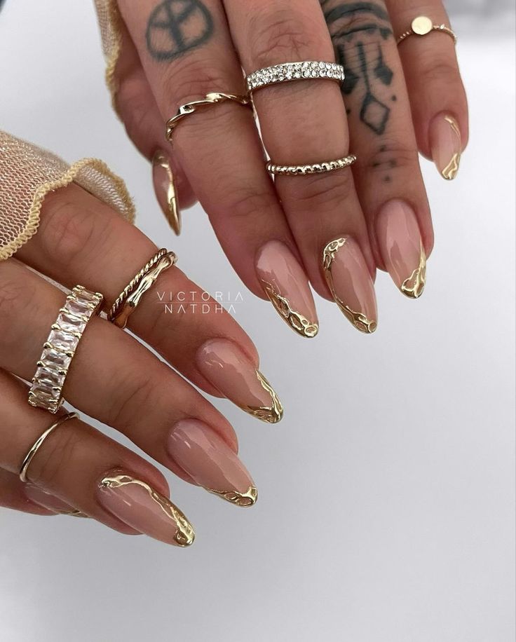 Gold Nails Ideas, Fall Nude Nails, Blue Stiletto Nails, Summer Vacation Nails, Gold Accent Nail, Golden Nails, Nude Nail Designs, Beige Nails, Vacation Nails