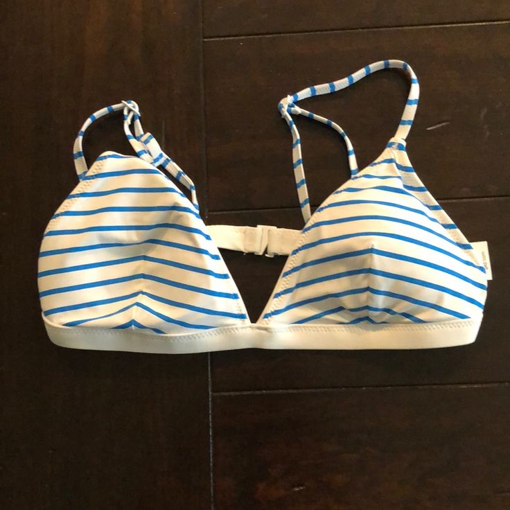 New With Tags. This Top Is Very Cute, But It Just Did Not Me. Never Worn Out, Only Tried On. Size Medium. Gap Seamless Swimwear For The Beach, White Triangle Top Bra For Vacation, Gap Swimwear For Beach Season, White Seamless Beach Bra, White Seamless Bra For Beach, Gap Summer Swimwear For Beach Season, Gap Summer Swimwear, Gap Swimwear For Spring Vacation, Blue Summer Bra For Poolside