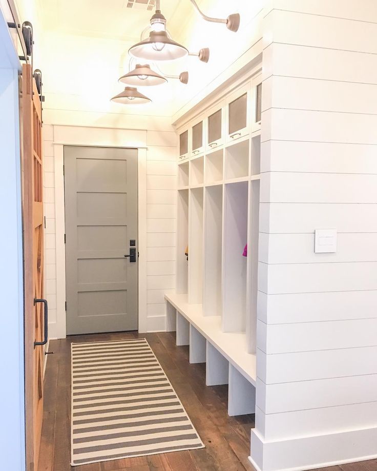 the hallway is clean and ready to be used as a mudroom or dressing room