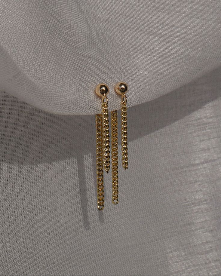 Not your average earrings⛓ Add some edge to your jewelry collection with our new RORY earrings edgy gold earrings, chain earrings, dangling dainty earrings, affordable gold jewelry, amoriana jewelry Jewelry Guide, Length Check, Ball Stud Earrings, Dainty Earrings, Chain Earrings, Gold Earrings, Gold Jewelry, Jewelry Collection, Chain Necklace