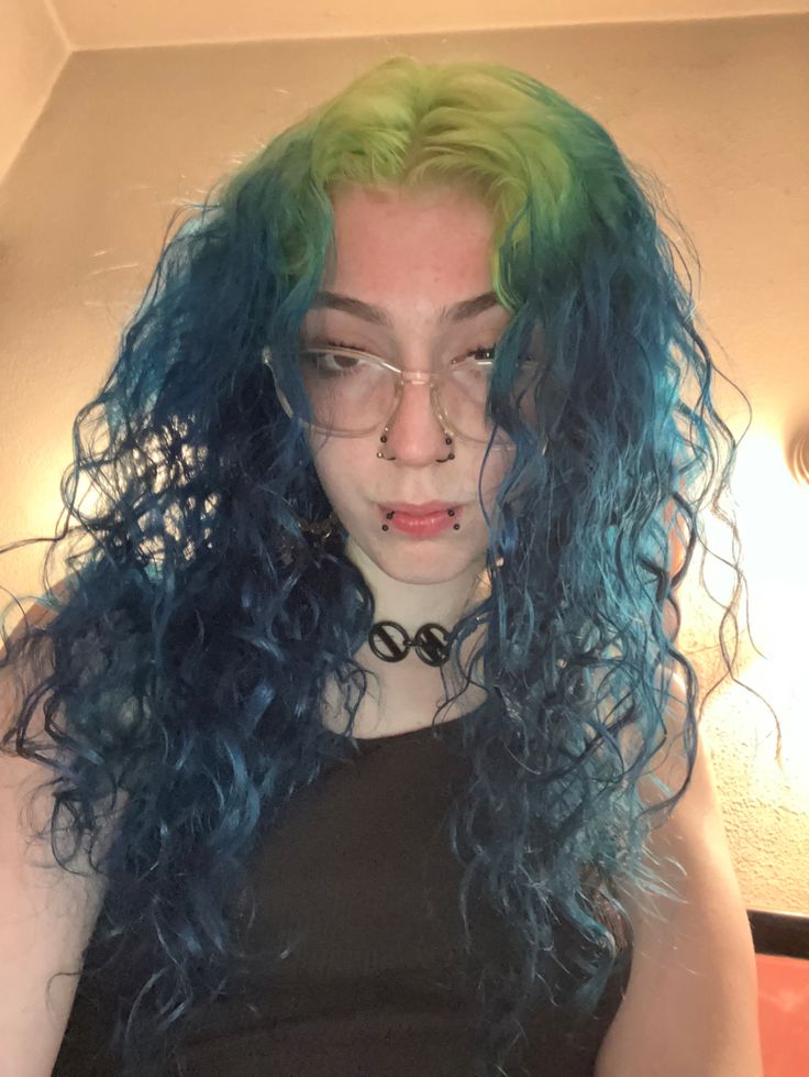 green and blue hair <3 Blue And Green Curly Hair, Blue Hair With Green Highlights, Blue To Green Hair, Teal And Green Hair, Green And Blue Hair Color, Crooked Glasses, Green And Blue Hair, Blue And Green Hair, Teal Hair Dye