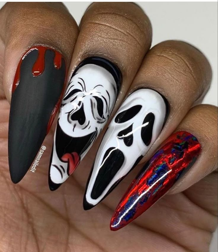 Cute Ghostface Nails, Micheal Myers Nail, Ghostface Nail Designs, Ghostface Nails Short, Halloween Nails Ghostface, Spoopy Nails, Cosmo Nails, Ghostface Nails, Horror Nails