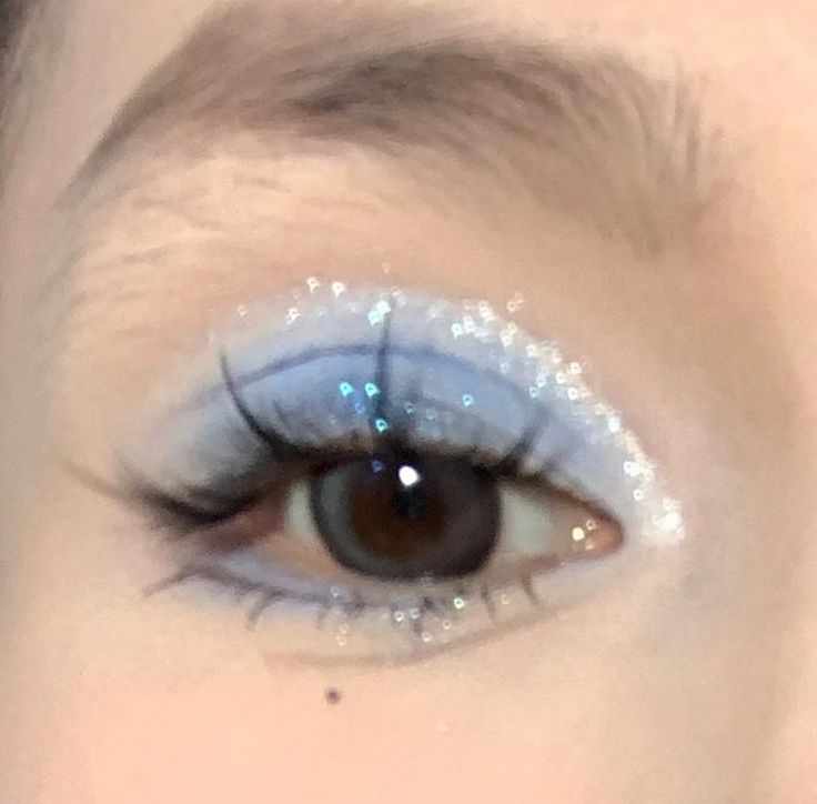 Blue Inspo Makeup, Cute Light Blue Eyeshadow Looks, French Blue Makeup, Blue Jelly Makeup, Blue Glossy Eyeshadow, Blue Sparkly Makeup Looks, Soft Blue Eyeshadow Looks, Rave Makeup Blue, Simple Light Blue Makeup