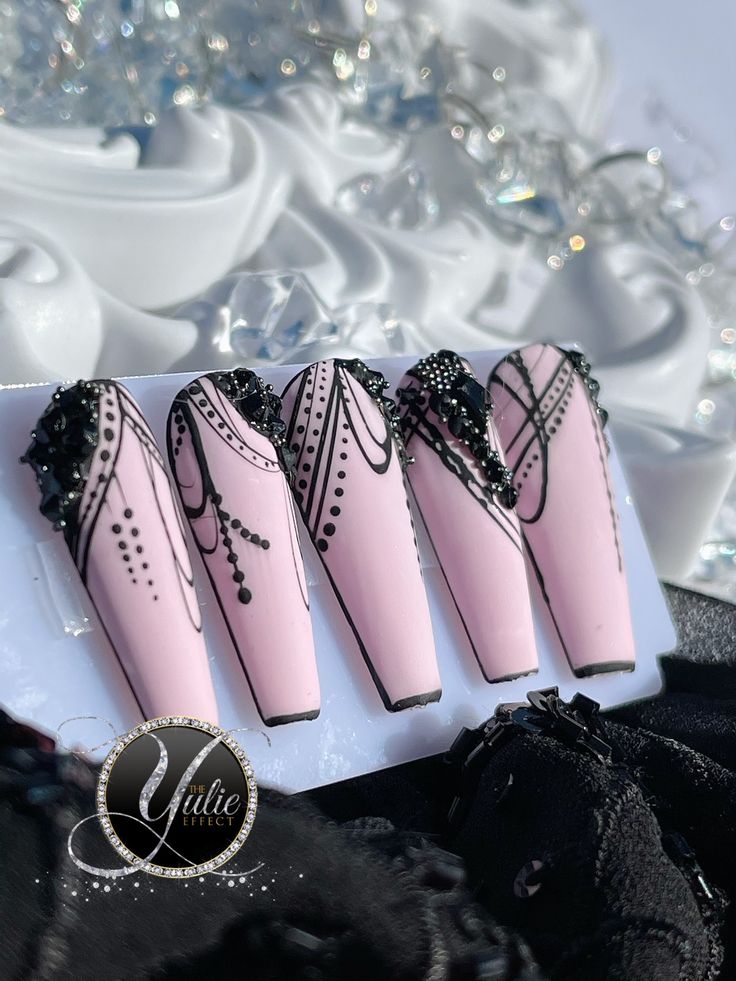 Mascarade Nail Designs, Moulin Rouge Nails Design, Fishnet Nail Design, Burlesque Nails Design, Moulin Rouge Nails, Corset Nails Designs, Black Lace Nails Designs, Burlesque Nails, Pink Goth Nails