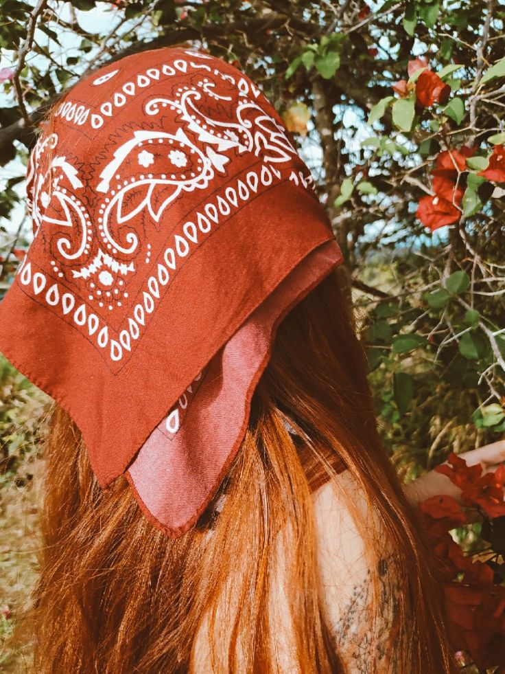 Red Bandana Aesthetic, Bandana Aesthetic, Cottage Core Hair, Bandana Outfit, Dark Auburn Hair, Bandana Girl, Red Bandana, Bandana Hairstyles, Auburn Hair